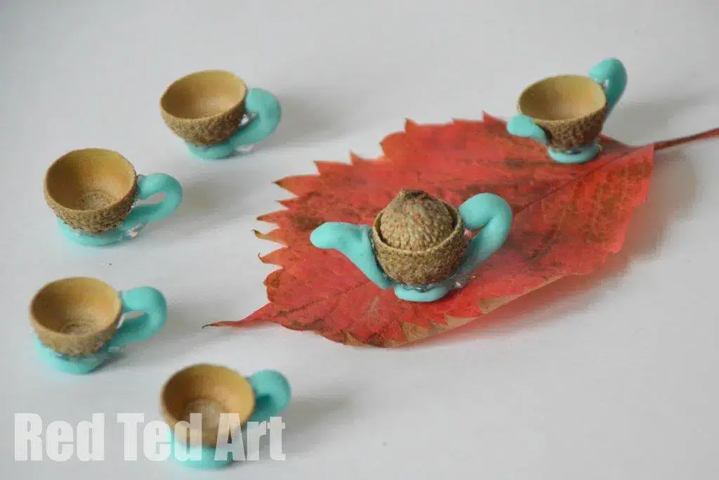 teaset acorn craft